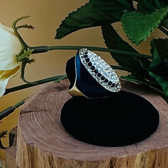 Vintage CACHE Cocktail Ring Deep Navy Blue, Gold with Rhinestones Size 6 - Picture 4 of 6